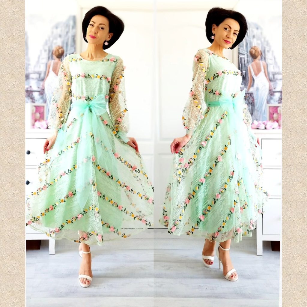 Rochie din tulle cu broderie si flori