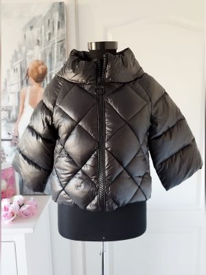 Geaca din fas cu buzunare laterale, cu fermoare ascunse neagra